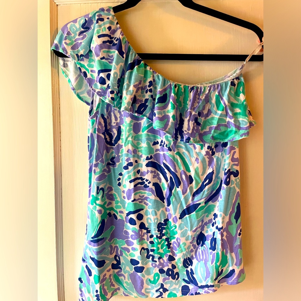 One shoulder shirt. Lily Pulitzer. Size small.